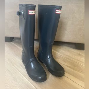 Hunter women’s navy blue rain boots size 7